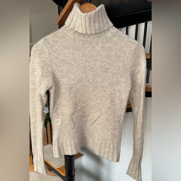 Ann Taylor Women’s 100% Cashmere Cream Turtleneck Sweater size Small - Picture 1 of 8